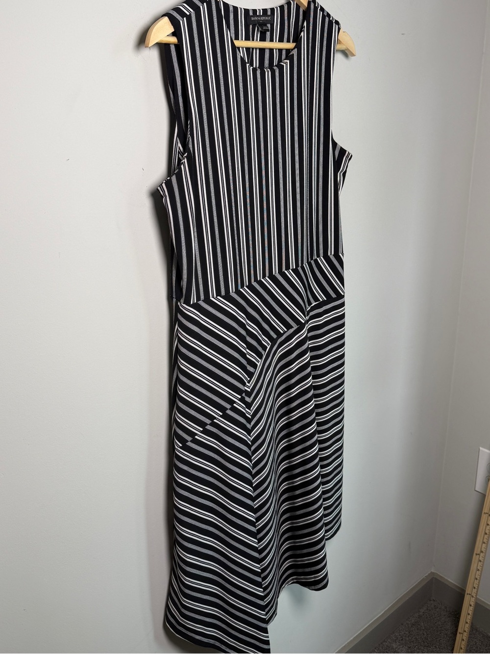 Banana Republic Black White Mixed Stripe Mod Fit Flare Midi Dress | Size L - Picture 4 of 10
